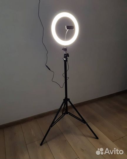 Кольцевая лампа 27 см со штативом