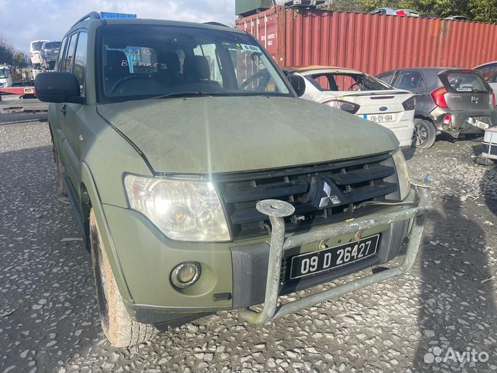 Фонарь Mitsubishi Pajero (2006-2011)