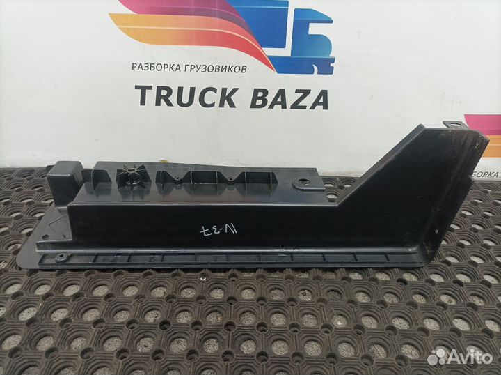 504208017 Накладка порога правая Iveco Stralis