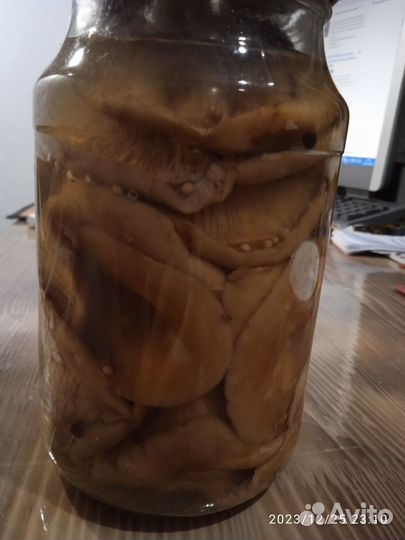 Грузди черные соленые