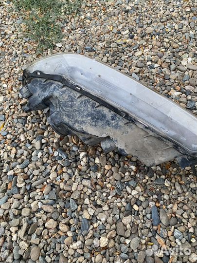 Фара права на lancer cedia