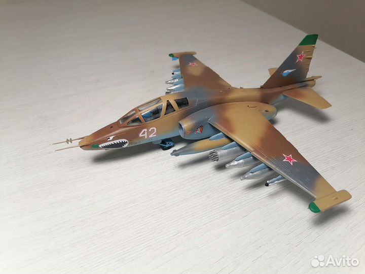 Модель Су-25уб спарка 1:72