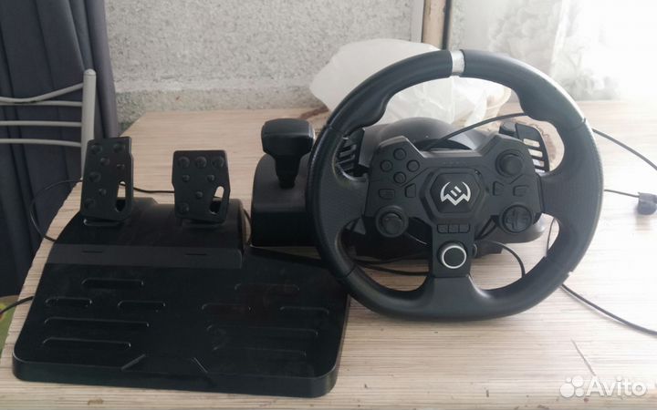 Игровой руль с педалями