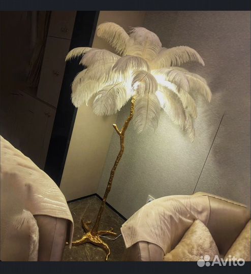 Торшер с перьями тренд в интерьерах 2023 года