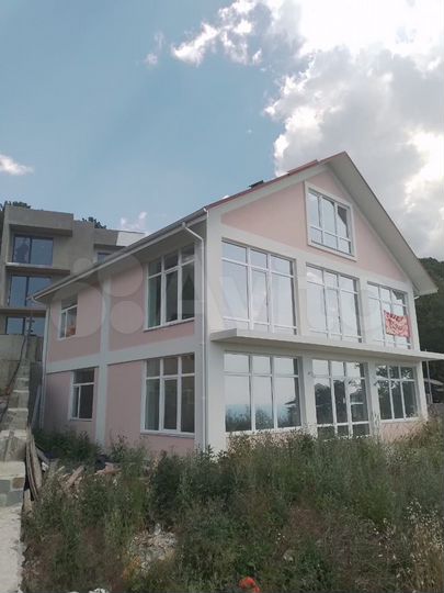 Дом 298 м² на участке 6 сот.
