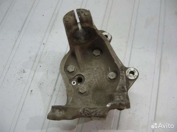 Кулак поворотный передний правый Bmw 1 E87