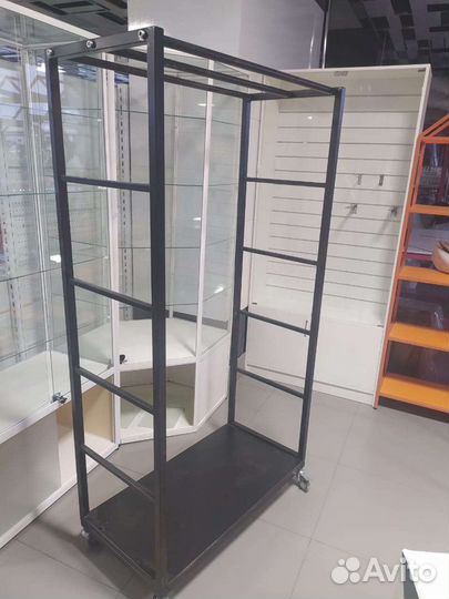 Вешало для магазина