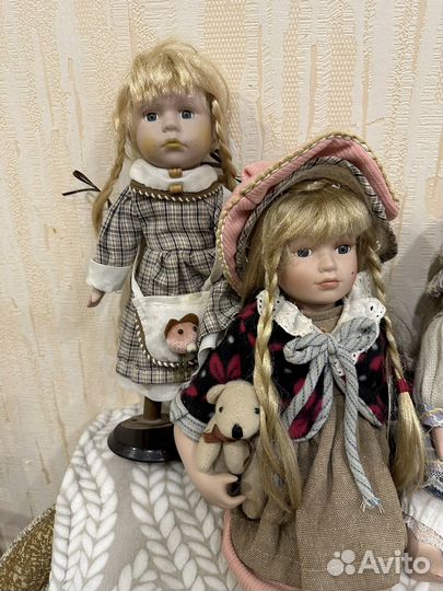 Кукла фарфоровая