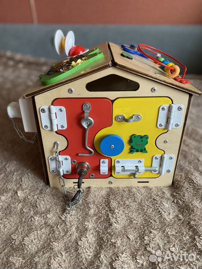 Бизиборд домик