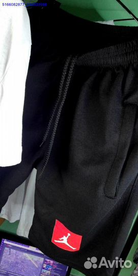 Мужские костюмы ищут хозяина