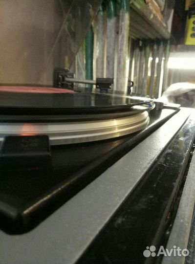 Виниловый проигрыватель