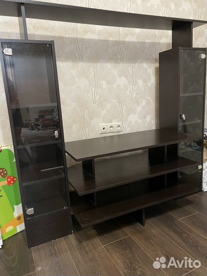 Стеклянная тумба под тв