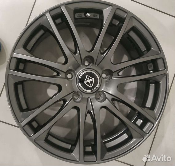 Комплект литых дисков R17 5x114,3 Weds Velva