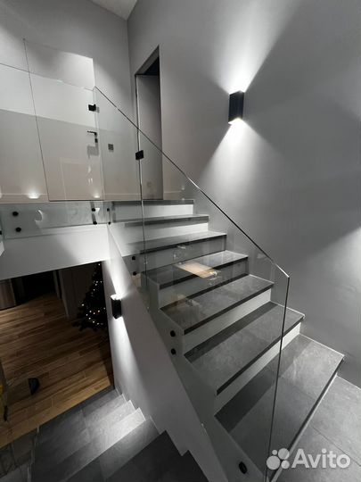 Ограждение лестницы из стекла