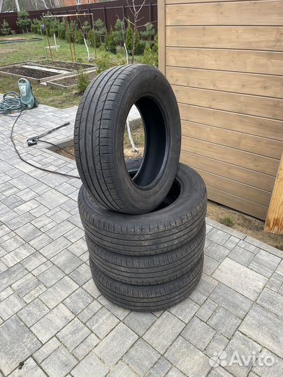 Kumho Ecsta HS52 215/65 R17