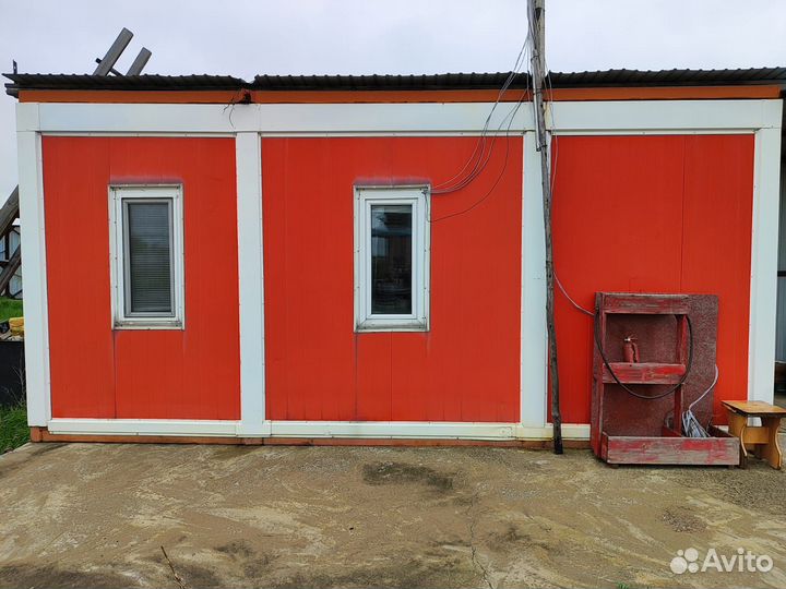 Комплекс из 2 бытовых помещений