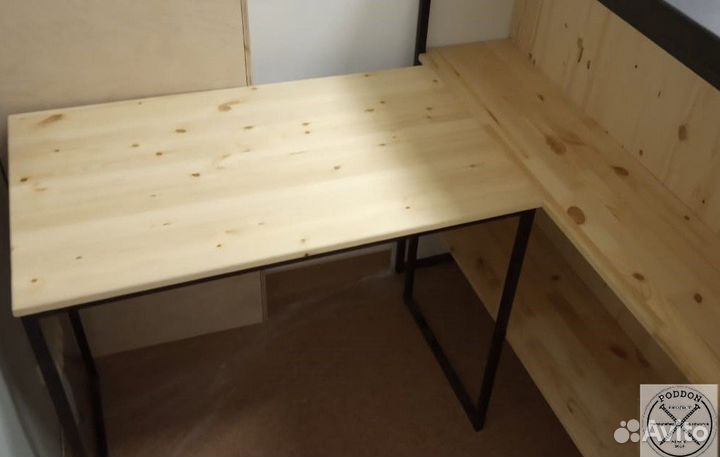 Стойка ресершен в стиле лофт из дерева