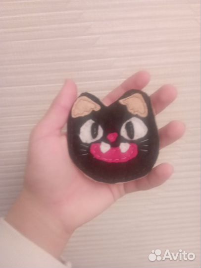 Значок котик из фетра