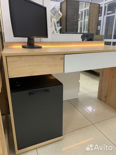 Письменный стол