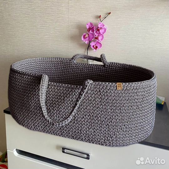 Вязаная люлька-переноска для новорожденных