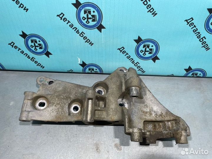 Кронштейн генератора Nissan Almera G15