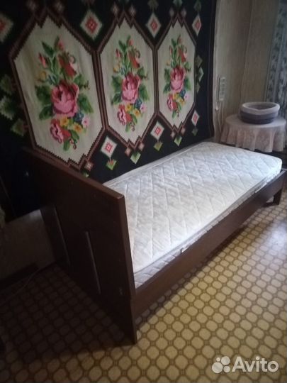 Кровать с матрасом