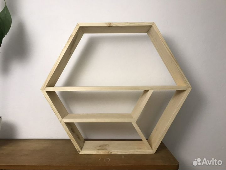 Полка шестигранник из массива сосны