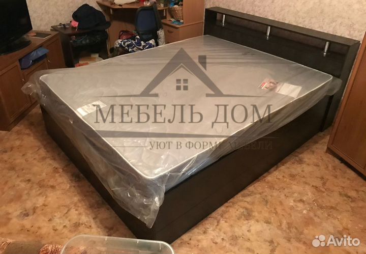 Кровать с матрасом