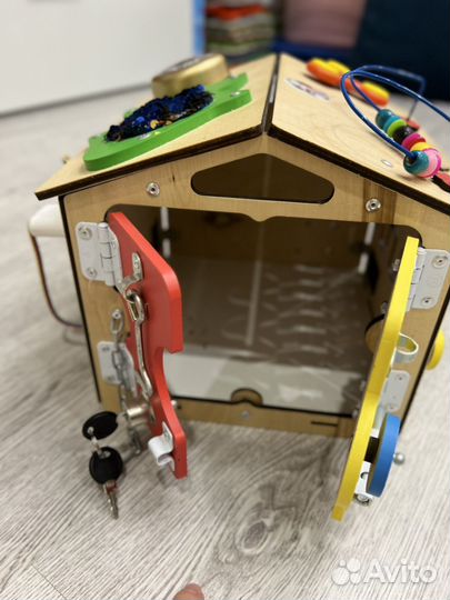 Бизиборд домик kimtoys