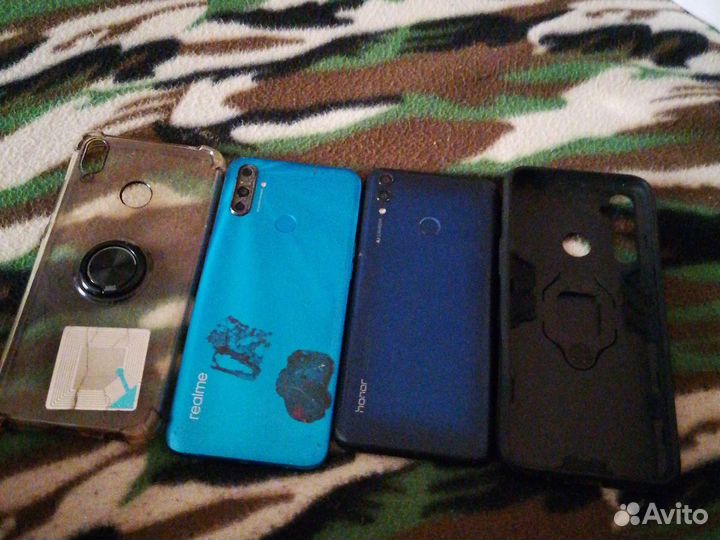 Телефон и чехол