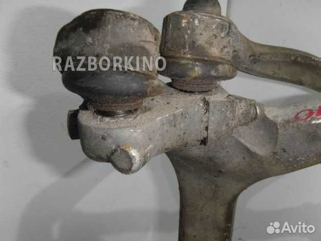 Кулак передний левый Ауди