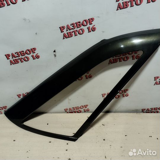Задняя правая наружная накладка форточки ваз 2110