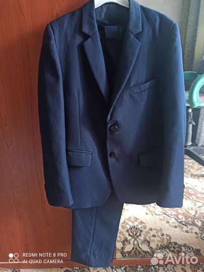 Школьный костюм тройка+ рубашки 8 шт