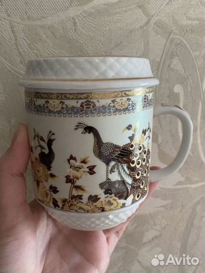 Кружка фарфоровая с крышкой Павлин