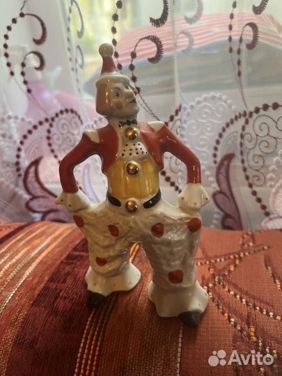 Фарфоровая статуэтка Клоун
