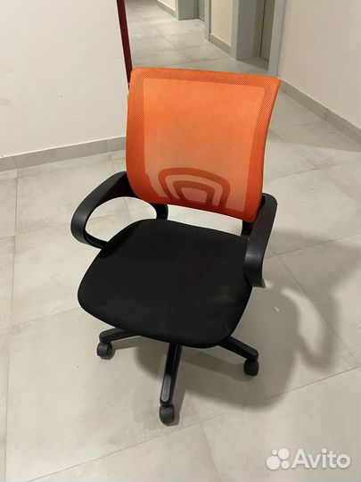 Офисное кресло