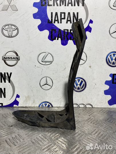 Кронштейн крыла передний левый Audi A4 B6