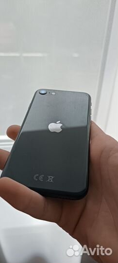 iPhone SE, 64 ГБ