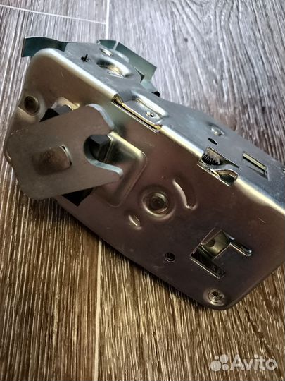 Замок двери маз 4370 левый 64221-6105012