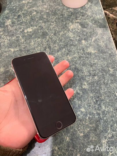 iPhone SE, 64 ГБ