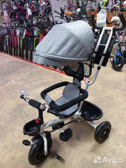 Детский трехколесный велосипед новый с ручкой