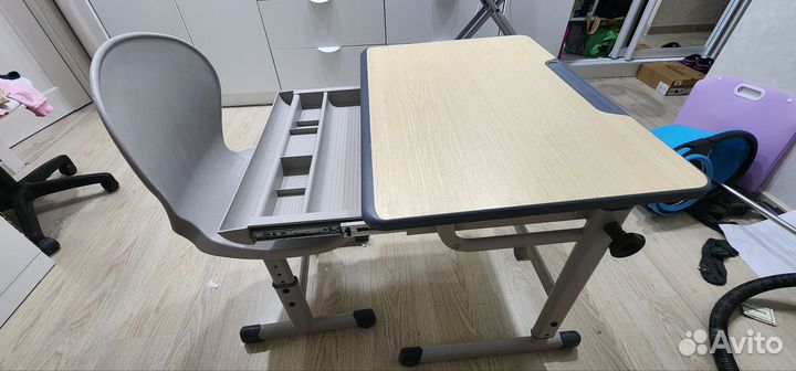 Детский стол и стул для школьника