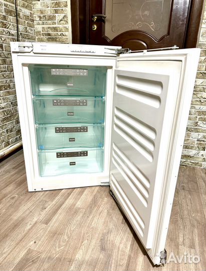 Miele,морозильная камера под столешницу