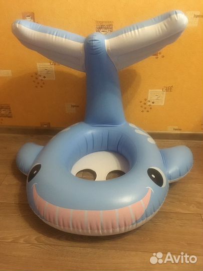 Надувной круг для плавания