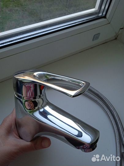 Смеситель на раковину. Новый