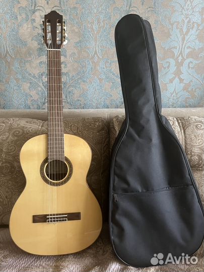 Классическая гитара cremona