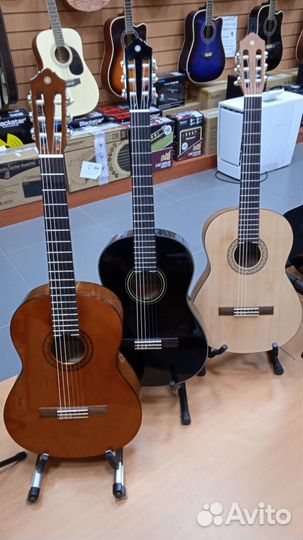 Классическая гитара 4/4 Yamaha C40 в Ассортименте