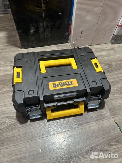 Набор аккумуляторных инструментов DeWalt 2 в 1