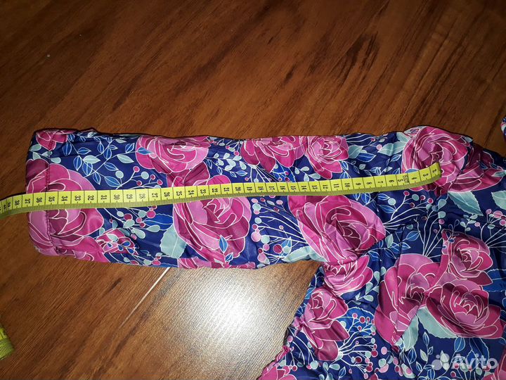 Зимняя куртка для девочки. Яркая,нарядная,с муфтой