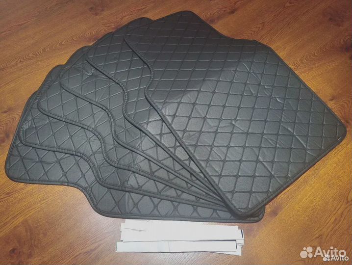 Автомобильный коврик универсальный 2 шт